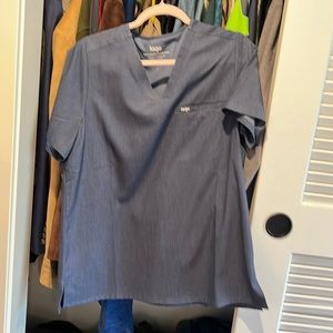 Women’s scrub top